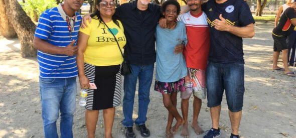 Ítalo & Marta returning to thank us for the ministry in the park.